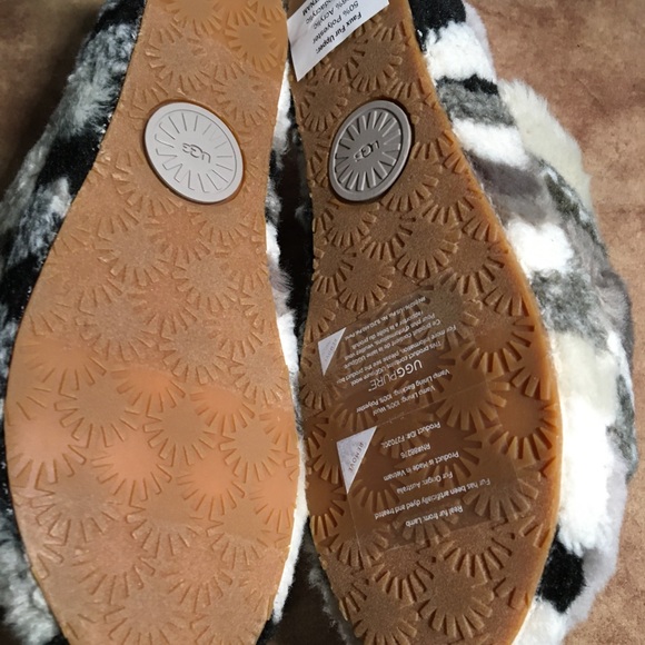 UGG NIB AUTHENTIC FLUFF YEAH BLACK & GRAY SLIPPERS - Picture 12 of 15